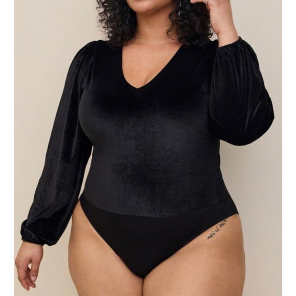 🆕 Black Stretch Velvet V-Neck Long Sleeve Bodysuit 4 4X 26 NWT Torrid New!